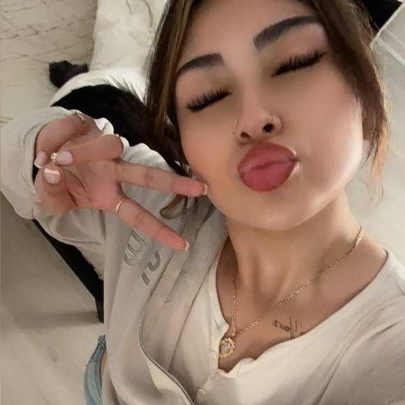 Meet your Posher, Veronica - Picture 2 of 4